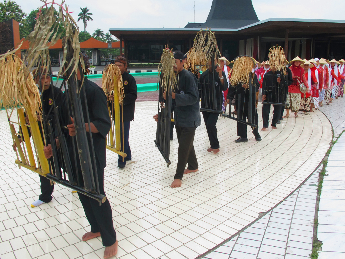 Angklung Buhun Pengiring Ritual Dan Identitas Masyarakat Baduy Indonesia Kaya 3802