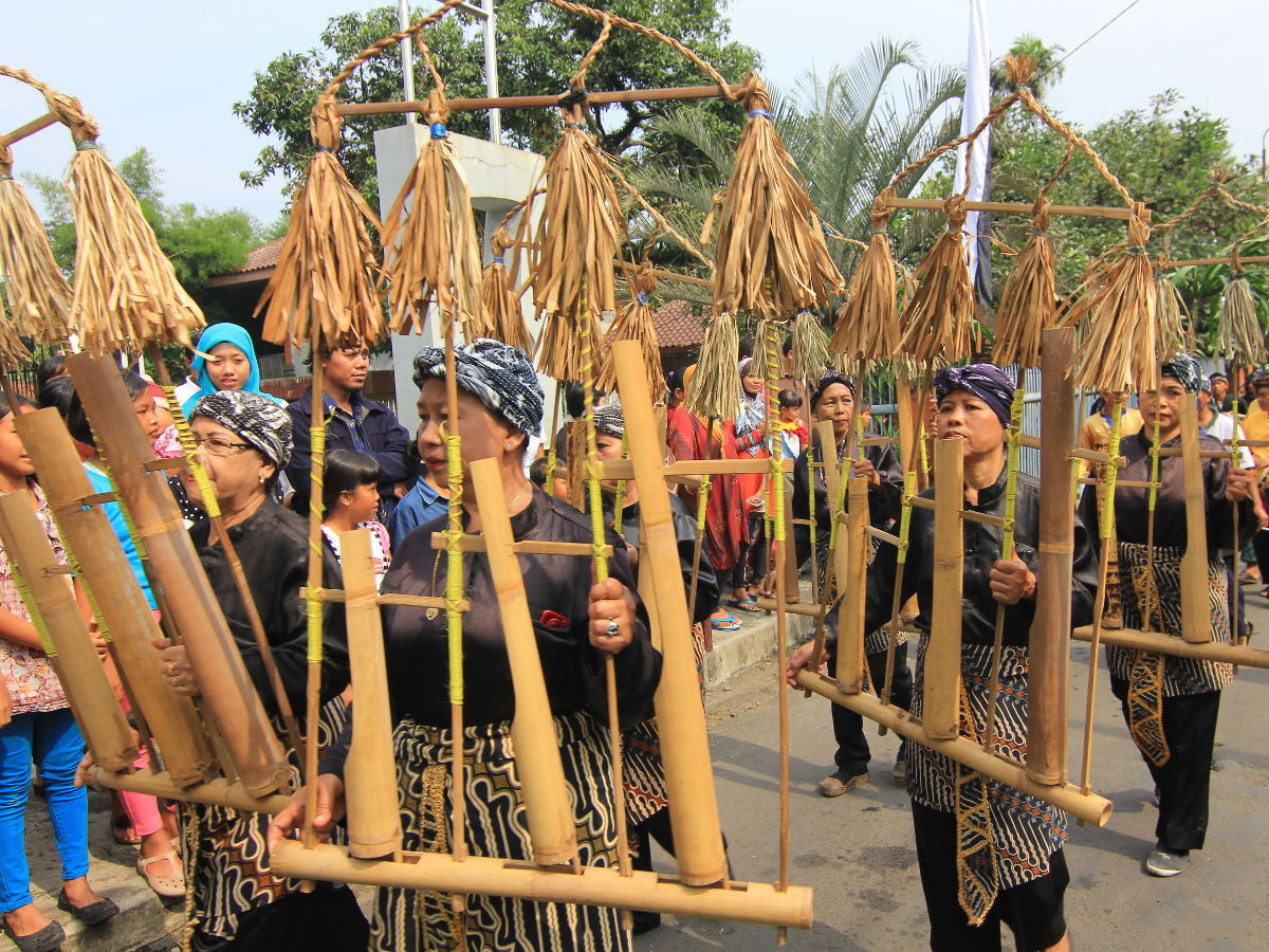 Angklung, Menjaga Warisan Budaya Sunda Indonesia Kaya