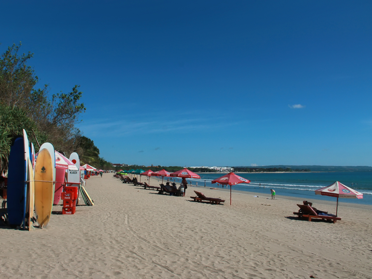 Pantai Kuta Antara Ombak Dan Senja Yang Indah Indonesia Kaya