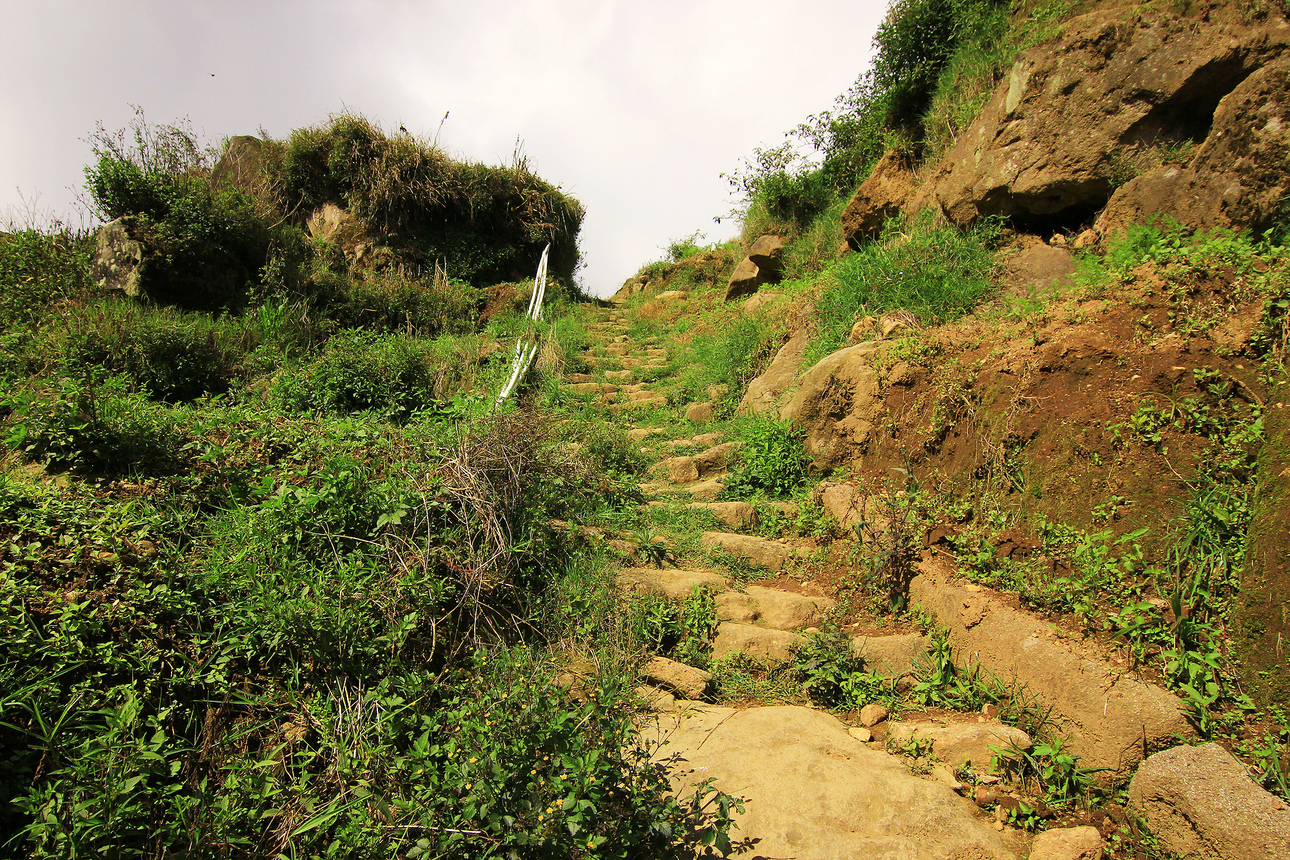 Ondo Budho merupakan rangkaian anak tangga yang ada di kawasan Dataran Tinggi Dieng