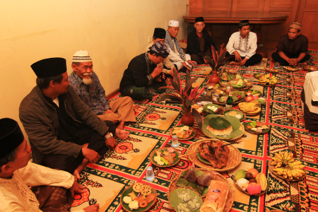 Ritual Ngangkat dilaksanakan di Imah Gede Kampung Budaya Sindang Barang