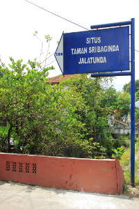 Situs Sri Baginda Jalatunda terletak di Gang Jambekuina, Desa Pasir Eurih, Kecamatan Tamansari, Kabupaten Bogor