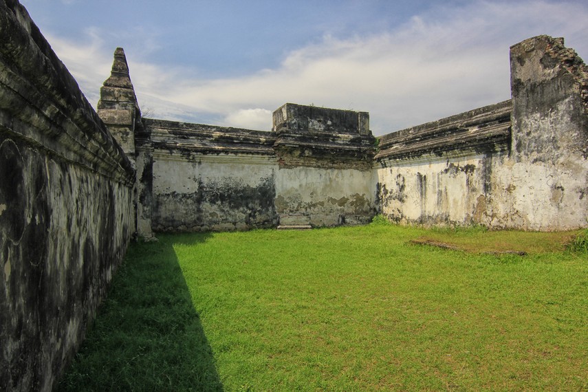 Keraton Kaibon menjadi salah satu cagar budaya yang dilindungi pemerintah diantara bangunan-bangunan bersejarah yang ada di kawasan Banten Lama