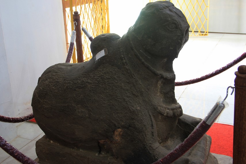 Arca nandi yang merupakan peninggalan kebudayaan Hindu-Budha. Arca ini merupakan wahana atau kendaraan Dewa Siwa