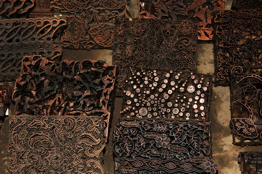 Lempengan besi yang digunakan untuk menghasilkan batik cap khas Cirebon