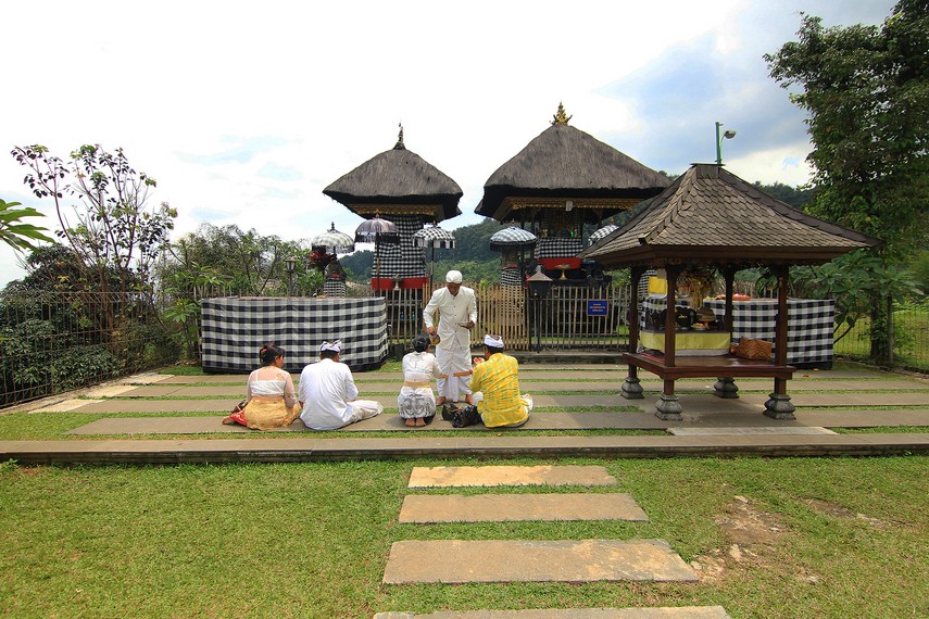 Pura Parahyangan Agung Jagatkartta diresmikan berdiri sebagai tempat ibadah melalui upacara Ngenteg Linggih