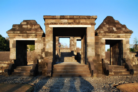 Gapura Keraton Ratu Boko menjadi salah satu bangunan yang terdapat di Situs ini