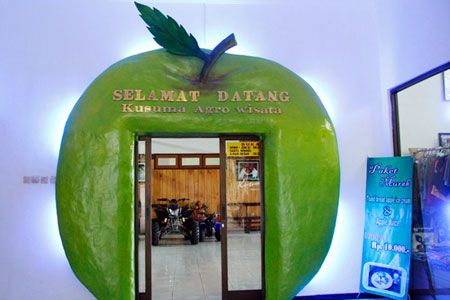 Halaman depan Agrowisata Apel di Kota Batu Malang