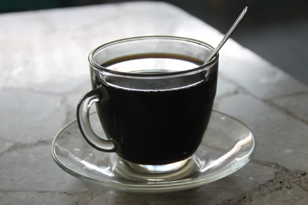 Umumnya kedai kopi di Aceh menyajikan Kopi Hitam, Kopi Susu dan Sanger