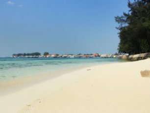 Pesona Keindahan Pulau Karya di Kepulauan Seribu