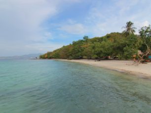 Rekreasi Air dengan Nuansa Berbeda di Tengah Pasir Putih Pulau Tangkil