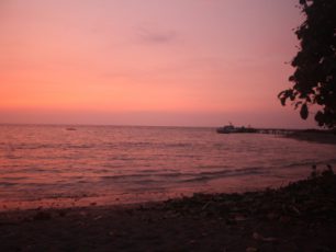 Jelajah Pulau dan Menikmati Pemandangan Matahari Terbit di Sebesi