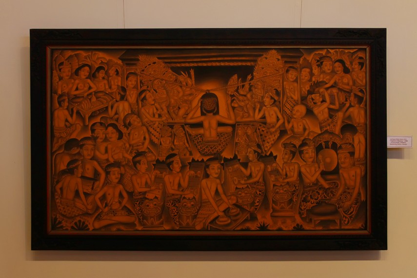 Salah satu koleksi berupa lukisan bergaya tradisional berjudul Pagelaran Wayang