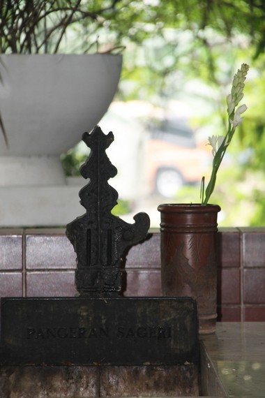 Makam Pangeran Sageri, salah seorang yang masih mempunyai hubungan kekerabatan dengan Pangeran Jayakarta