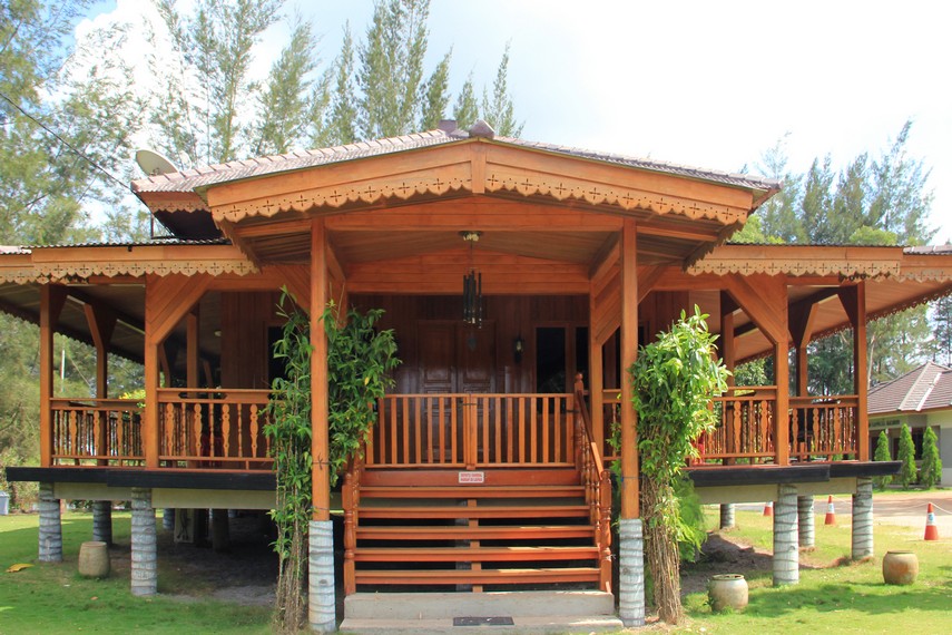 Rumah kayu yang terdapat di BBG dapat disewa oleh para pengunjung