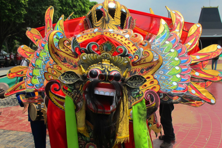 Barong merupakan tokoh mitologis Bali, yaitu raja para arwah dan simbol kebaikan