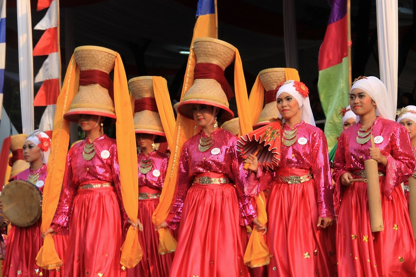 Kontingen Jambi yang menampilkan ritual menyangkut budaya pangan pada gelaran Karnaval Nusantara 2013