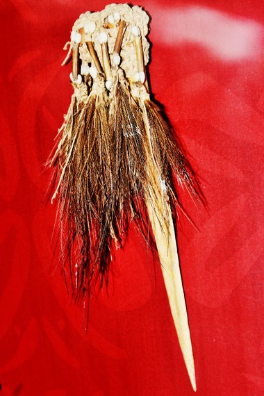 Senjata tradisional Suku Asmat menunjukkan kebersahajaan dan kedekatan mereka dengan alam