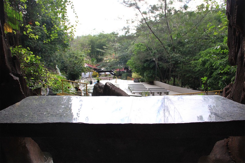 Situs Gua Maria terletak di Jalan Safyri Rahman, Belinyu, Provinsi Bangka Belitung