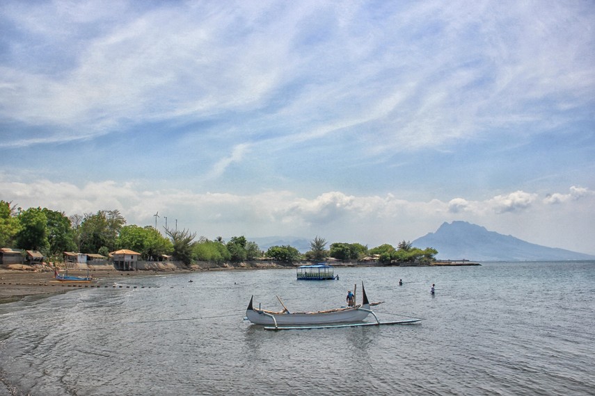 Pantai Pathek terletak di Desa Gelung, Kecamatan Panarukan, Situbondo, Jawa Timur