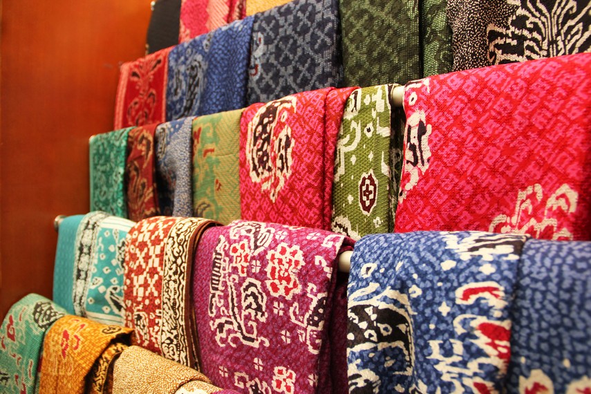 Beberapa jenis motif kain cual yang merupakan kain khas yang berasal dari Bangka