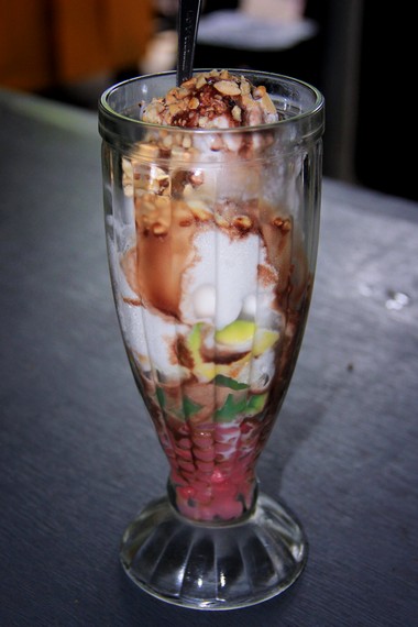 Es podeng menjadi salah satu es tradisional khas Indonesia yang begitu banyak digemari masyarakat