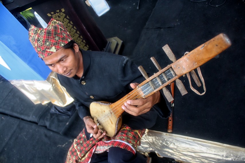 Gambus merupakan salah satu instrumen musik yang umum ditemukan pada masyarakat rumpun Melayu