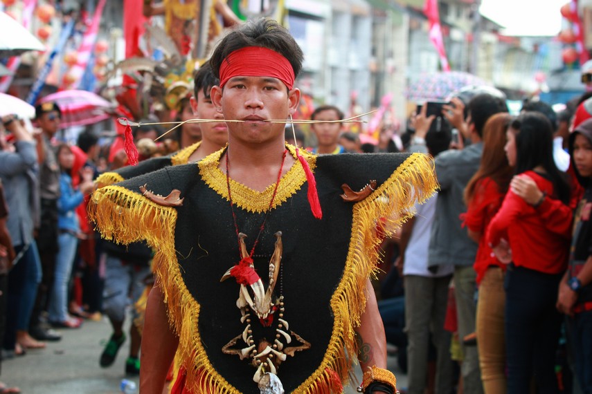 Pawai tatung merupakan parade atraksi kesaktian warga Dayak - Tiongkok dalam merayakan Cap Go Meh