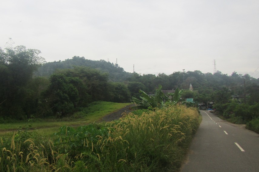 Pos Intai Bukit Vandreng terletak di Dusun Serukam, Desa Pasti Jaya, Kecamatan Salamantan, Bengkayang, Kalimantan Barat