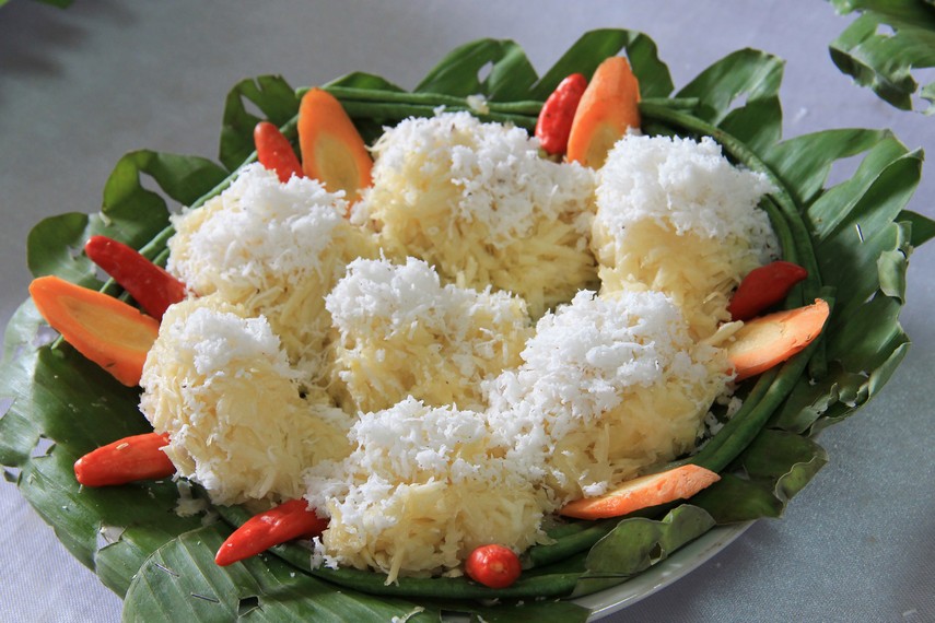 Kacimuih adalah salah satu jajanan pasar yang juga menjadi kuliner khas di Padang