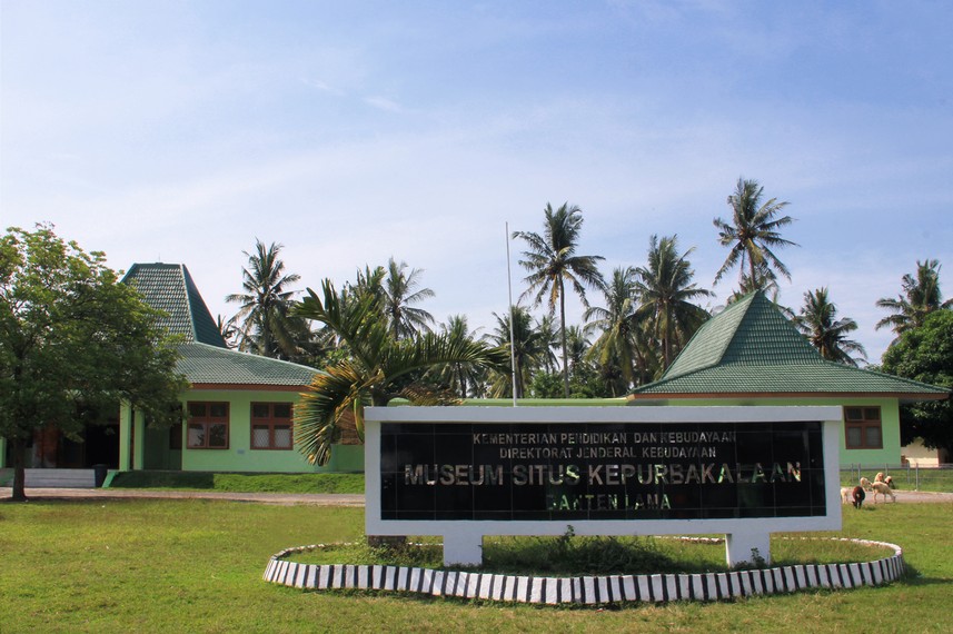 Museum Situs Kepurbakalaan Banten Lama terletak di kawasan Banten Lama, tepatnya di Desa Banten, Kecamatan Kasemen