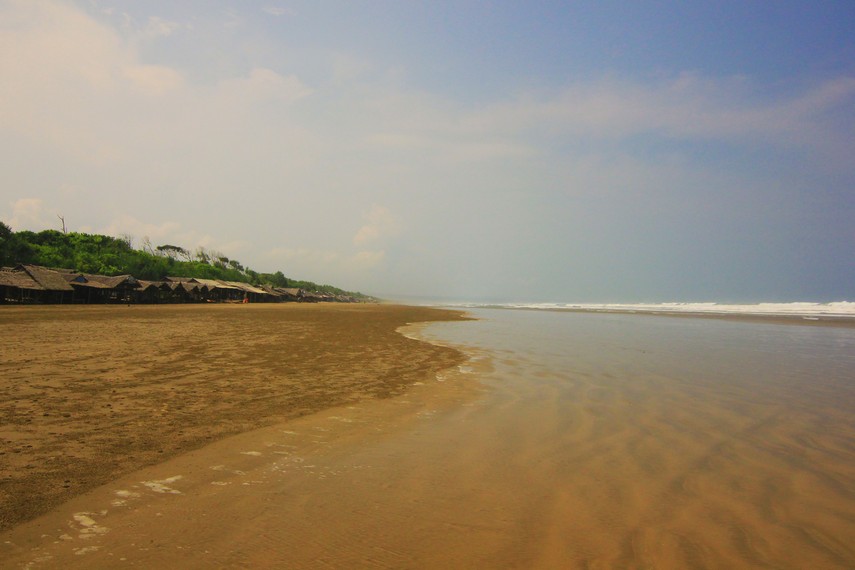 Pantai Bagedur terletak di bagian selatan Banten tepatnya berada di daerah Malingping