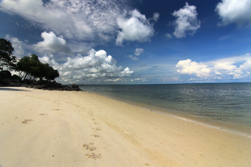 Pantai Bukit Berahu menjadi pantai yang tepat untuk pengunjung yang ingin mencari ketenangan