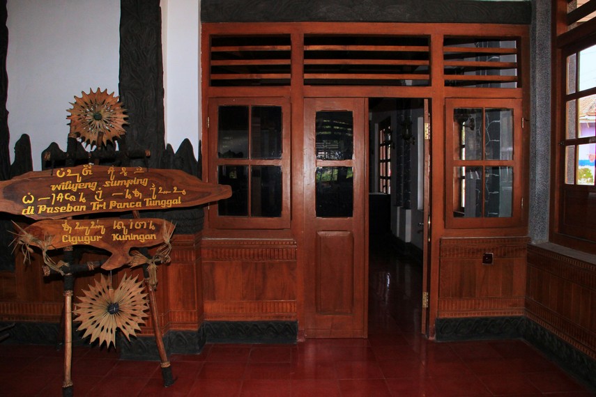 Paseban Tri Panca Tunggal didirikan oleh Pangeran Sadewa Madrais atau lebih dikenal dengan sebutan Kiai Madrais