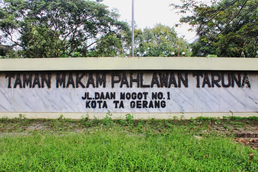 Taman Makam Pahlawan Taruna terletak di Jalan Daan Mogot no. 1, Tangerang