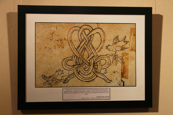 Ilustrasi dua tali simpul yang membentuk angka delapan menjadi pembuka Hikayat Sultan Taburat