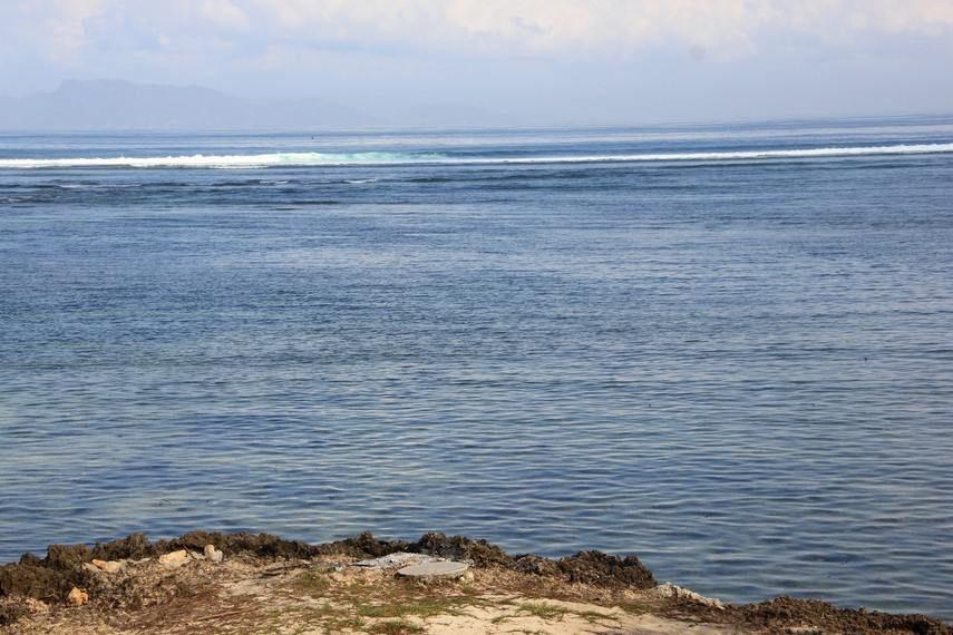Secara geografis, pantai ini berada di ujung tenggara Pulau Jawa, atau berjarak sekitar 80 km dari pusat Kota Banyuwangi