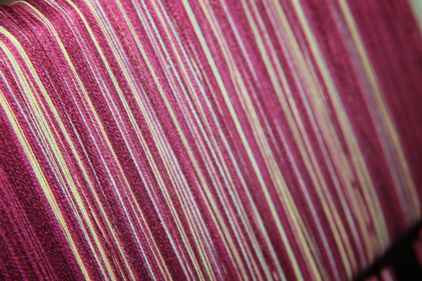 Biasanya motif kain Suku Baduy berupa garis warna-warni dan motif yang terinspirasi dari alam