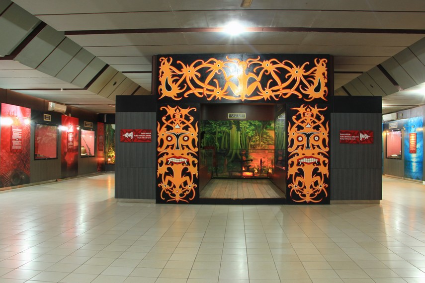 Museum Provinsi Kalimantan Barat terletak di Jalan Jendral Ahmad Yani, Pontianak, Kalimantan Barat