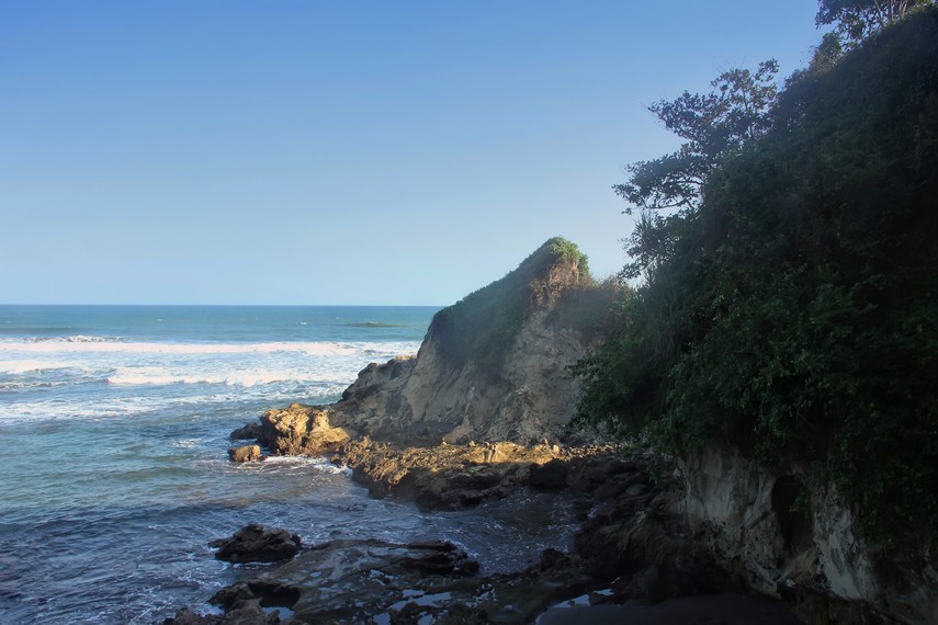 Nama Pantai Karang Nini diambil dari kisah seorang nenek yang ditinggal suaminya berlayar mencari ikan