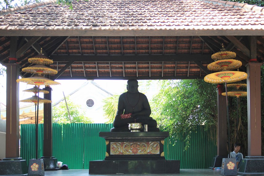 Arca Jogo Dolog berdiri menjadi simbol bagi perwujudan Prabu Kertanegara, Raja Singasari
