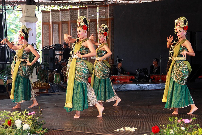 Konon tari iswara gandrung terinspirasi dari kisah cinta Nyi Roro Kidul
