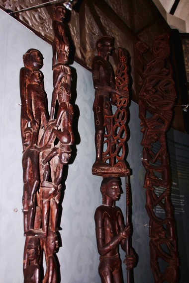 Patung mbis, patung yang dianggap sebagai perwujudan nenek moyang dan orang yang sudah meninggal