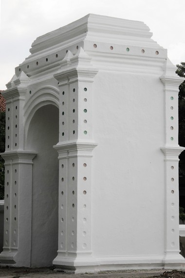 Pintu si Blawong adalah satu bangunan yang mengambil arsitektur dari bangsa Eropa