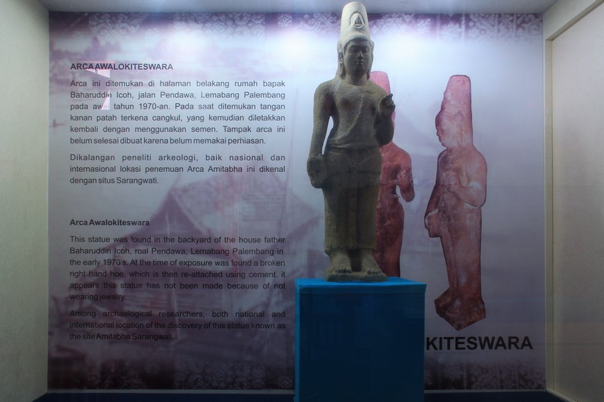 Arca Awalokiteswara merupakan salah satu arca peninggalan kerajaan Sriwijaya yang menjadi koleksi museum Sultan Mahmud Badaruddin II