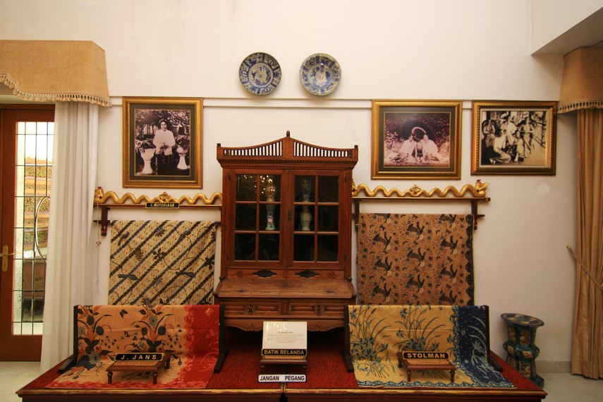 Batik Belanda adalah batik yang dikembangkan wanita Indo-Belanda pada 1840-1910. Motifnya berupa bunga, hewan, atau cerita dari Eropa