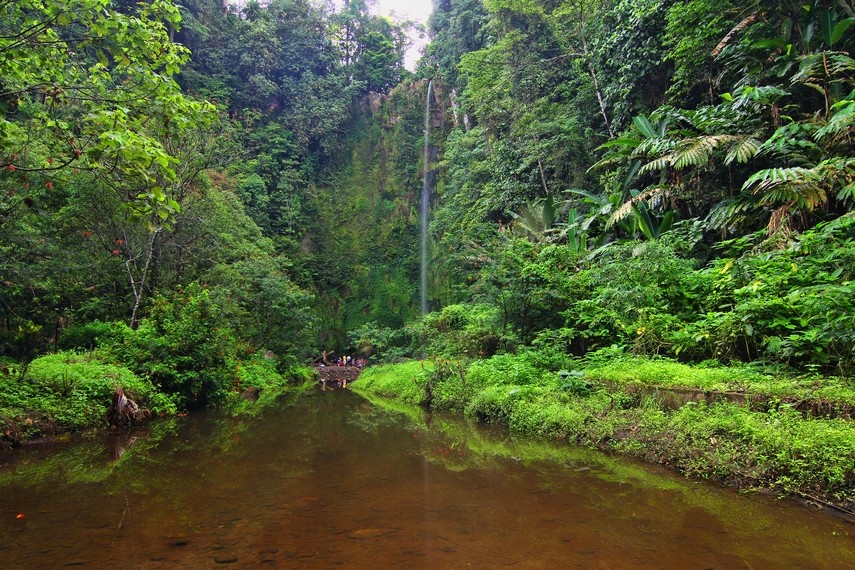 Curug Embun berada di kaki Gunung Dempo, Pagaralam, Sumatera Selatan