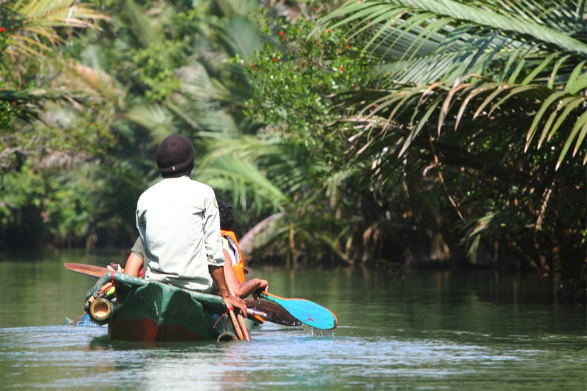 Pengunjung dapat menikmati kegiatan susur sungai layaknya sungai amazon yang mendunia itu