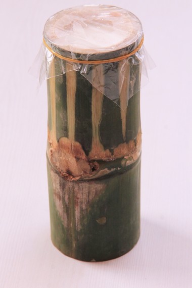 Ruas batang bambu yang digunakan untuk membuat dadiah berukuran sekitar 20-30 centimeter
