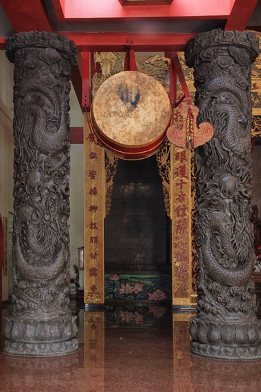 Vihara Avalokitesvara memiliki luas mencapai 10 hektar dengan altar Dewi kwan Im sebagai Altar utamanya